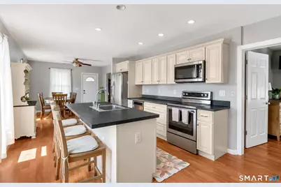 15 Laden Avenue, Wallingford, CT 06492 - Photo 11
