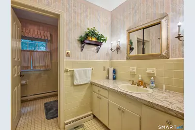 132 Roslyn Drive, New Britain, CT 06052 - Photo 7