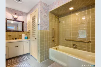 132 Roslyn Drive, New Britain, CT 06052 - Photo 21