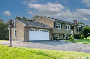 16 Brockett Farm Rd, North Haven, CT 06473 - Photo 3