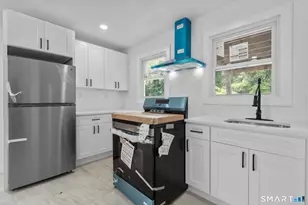 23 Robinson St, Waterbury, CT 06704 - Photo 11