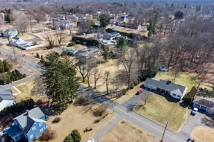15 Bridge Ln, Enfield, CT 06082 - Photo 5
