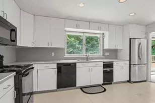 29 Weatherbell Dr, Norwalk, CT 06851 - Photo 13