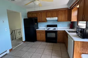 21 Weir St, Branford, CT 06405 - Photo 9