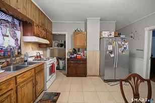 23 Housman St, Danbury, CT 06810 - Photo 11