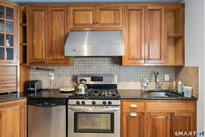 22 Hine Street, West Haven, CT 06516 - Photo 5