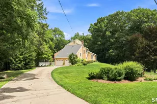 40 Rockledge Dr, Avon, CT 06001 - Photo 3