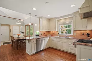 70 Chestnut Hill Ln, Stamford, CT 06903 - Photo 5