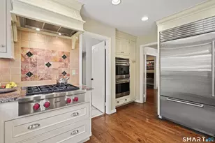 70 Chestnut Hill Ln, Stamford, CT 06903 - Photo 3