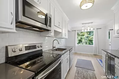 110 Southport Woods Drive #110, Fairfield, CT 06825 - Photo 5