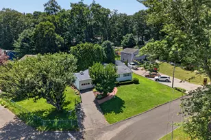 17 Sycamore Rd, East Lyme, CT 06357 - Photo 11