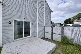 176 Magnolia St, Bridgeport, CT 06610 - Photo 9