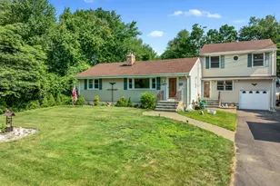36 Clinton St, Trumbull, CT 06611 - Photo 3