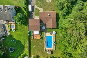 36 Clinton St, Trumbull, CT 06611 - Photo 5
