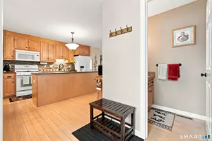 18 Folkstone Rd, East Windsor, CT 06016 - Photo 3