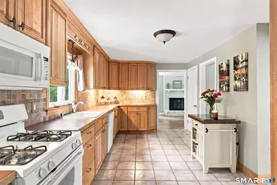 110 Orchard Hill Drive, Windsor Locks, CT 06096 - Photo 9