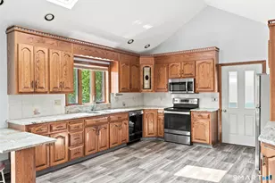 32 Knob Hill Ln, Bristol, CT 06010 - Photo 15