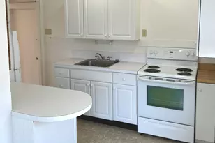 110 Boston St, Guilford, CT 06437 - Photo 9
