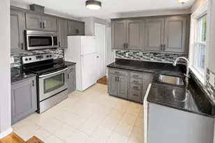 28 Lewis Ln, West Hartford, CT 06110 - Photo 5