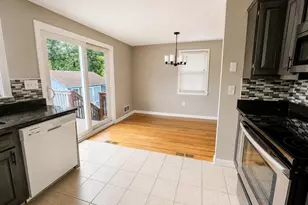 28 Lewis Ln, West Hartford, CT 06110 - Photo 7