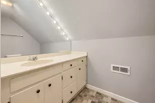 28 Lewis Ln, West Hartford, CT 06110 - Photo 19