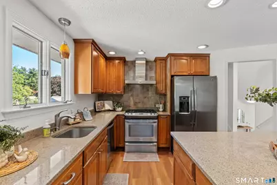 10 Eastwood Road, West Hartford, CT 06117 - Photo 17