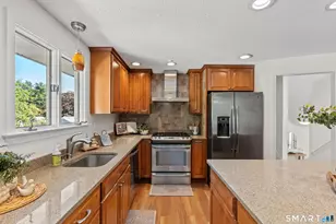 10 Eastwood Rd, West Hartford, CT 06117 - Photo 17