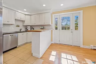 245 Sunnyridge Ave, Fairfield, CT 06824 - Photo 9