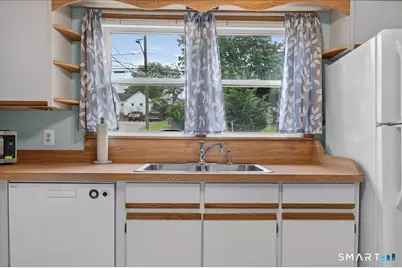 37 Vivian Street, Waterford, CT 06385 - Photo 17