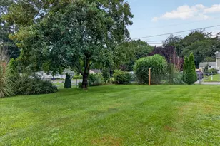 37 Vivian St, Waterford, CT 06385 - Photo 5