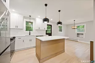 37 Skyview Ln, Waterbury, CT 06708 - Photo 9