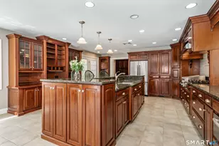 20 Staples Pl, West Hartford, CT 06107 - Photo 9
