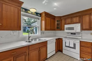 22 Cottwell Dr, Wethersfield, CT 06109 - Photo 9