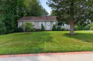 1324 Boston Post Rd, Old Saybrook, CT 06475 - Photo 17