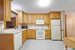 33 Four Rod Rd, Hamden, CT 06514 - Photo 13