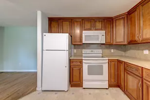 11 Forest Ln, Bloomfield, CT 06002 - Photo 9
