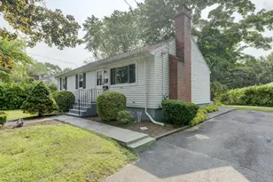 11 Forest Ln, Bloomfield, CT 06002 - Photo 3