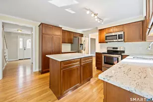 75 Meadow Brook Pl, Cheshire, CT 06410 - Photo 9