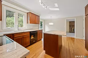 75 Meadow Brook Pl, Cheshire, CT 06410 - Photo 7