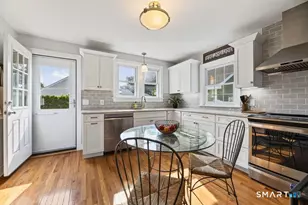 34 W Arch St, Stonington, CT 06379 - Photo 9
