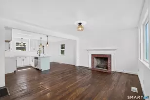 11 Stratfield Pl, Bridgeport, CT 06606 - Photo 9