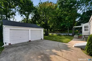 11 Stratfield Pl, Bridgeport, CT 06606 - Photo 3