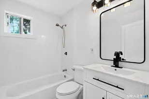 11 Stratfield Pl, Bridgeport, CT 06606 - Photo 17