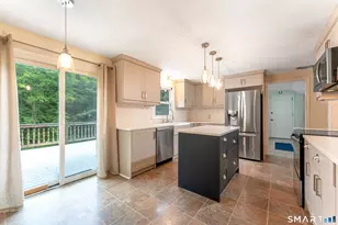 85 Oakcliff Rd, Middletown, CT 06457 - Photo 11