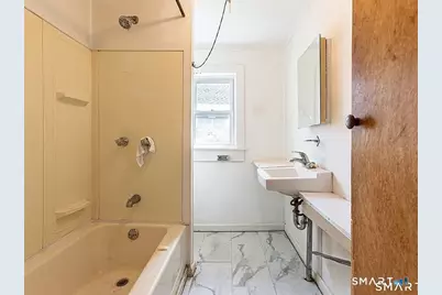 71 Blackhall Street, New London, CT 06320 - Photo 9