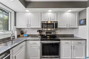 9 Sky Edge Ln, Bethel, CT 06801 - Photo 11