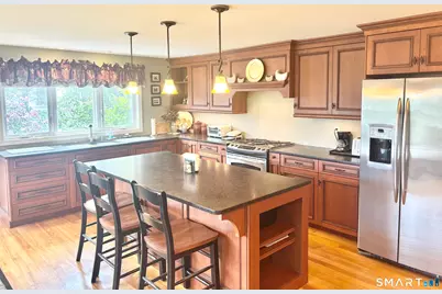 882 Avery Street, South Windsor, CT 06074 - Photo 5
