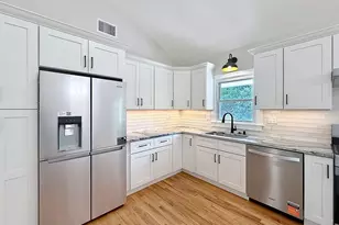 146 Cambridge Dr, Glastonbury, CT 06033 - Photo 3