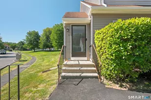 51 Dove Ct, Windsor Locks, CT 06096 - Photo 3