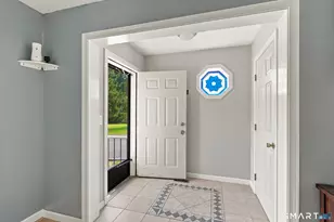 51 Dove Ct, Windsor Locks, CT 06096 - Photo 5